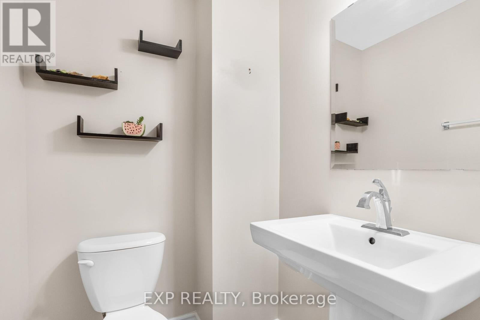 18 - 176 Den Haag Drive Property Photo 18