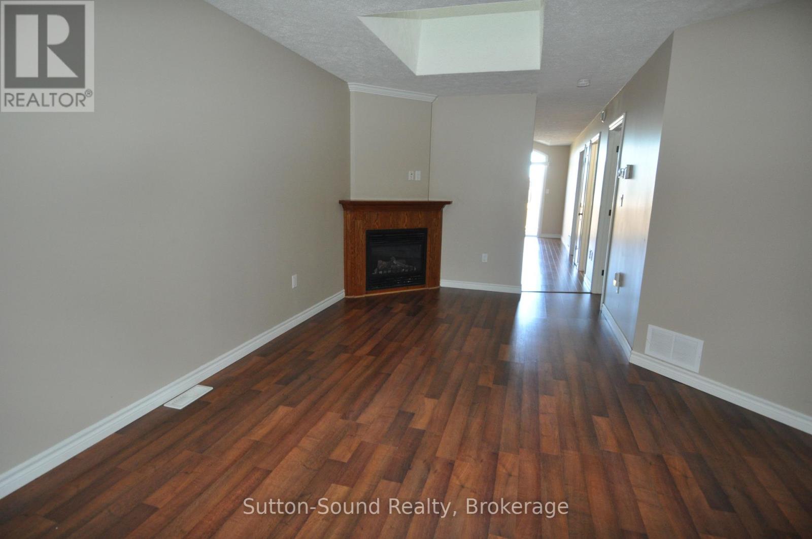 1326 15th St B Street E Property Photo 3