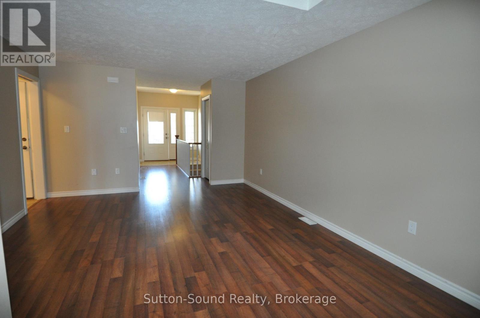 1326 15th St B Street E Property Photo 4