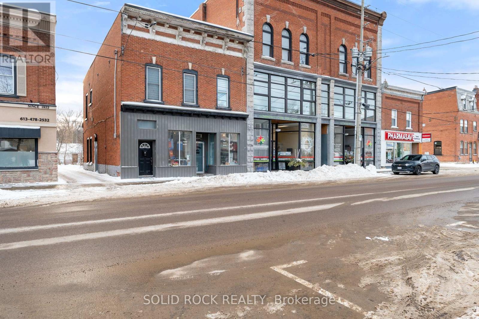 308 Victoria Street N Property Photo 3