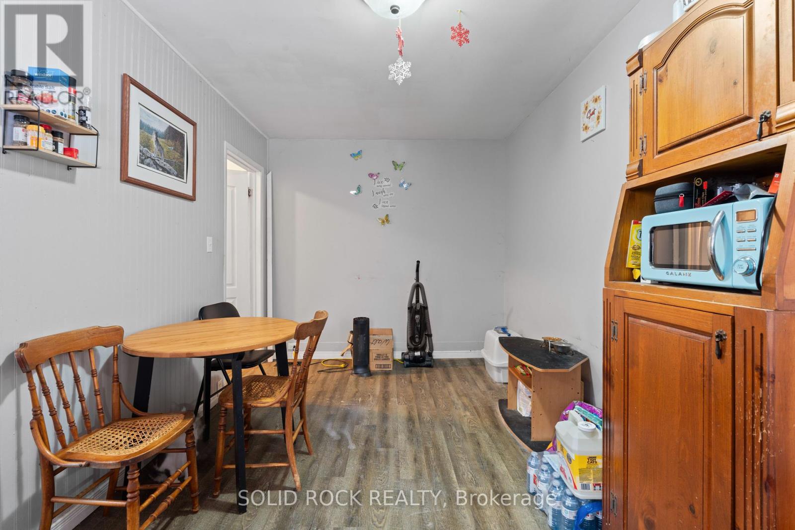 308 Victoria Street N Property Photo 8