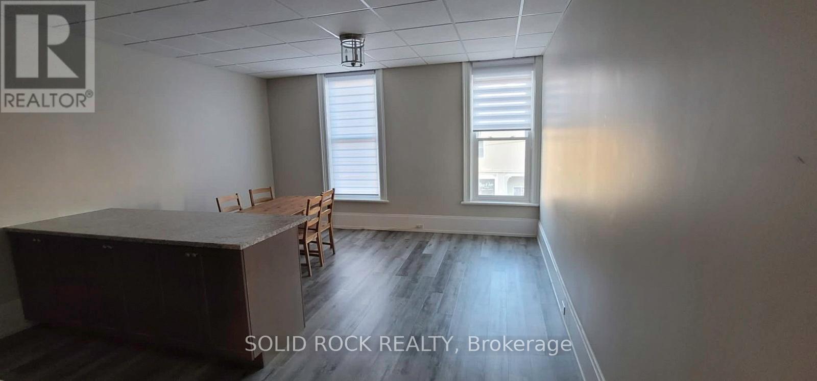 308 Victoria Street N Property Photo 16