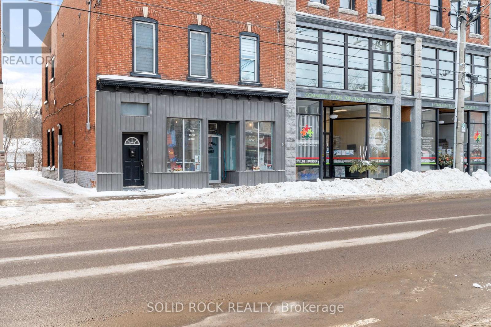 308 Victoria Street N Property Photo 3