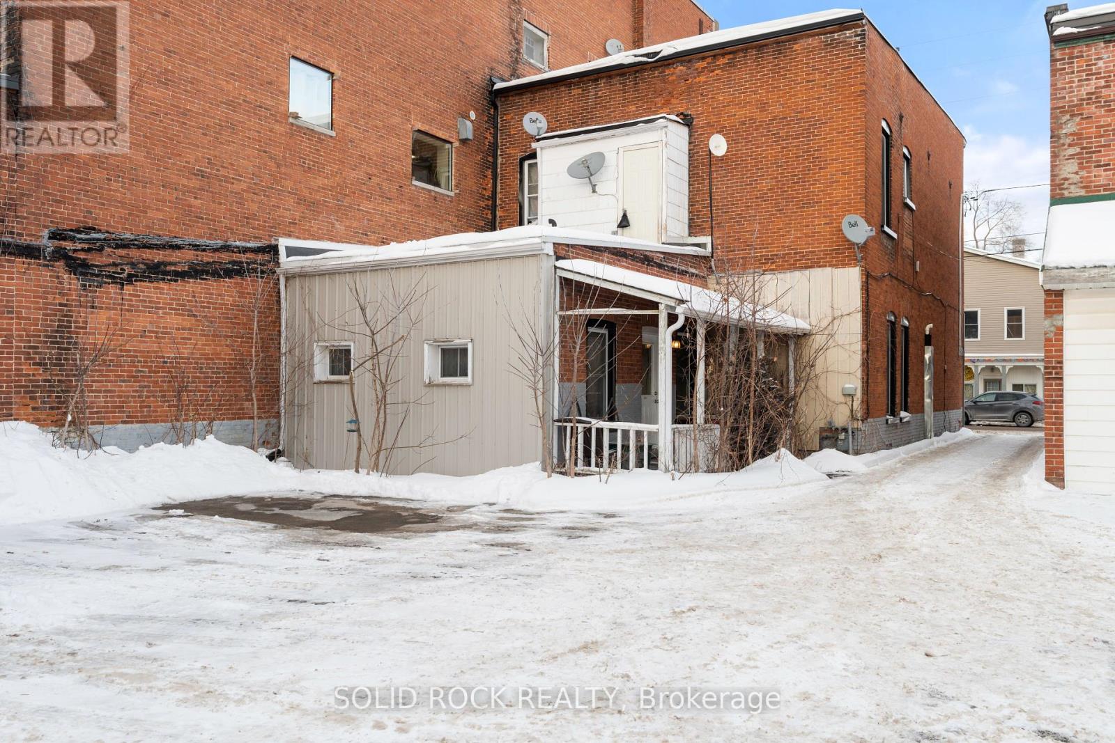 308 Victoria Street N Property Photo 6