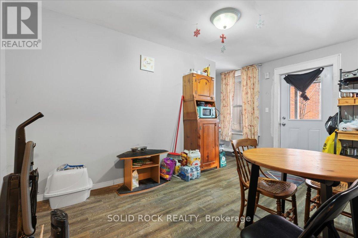 308 Victoria Street N Property Photo 7