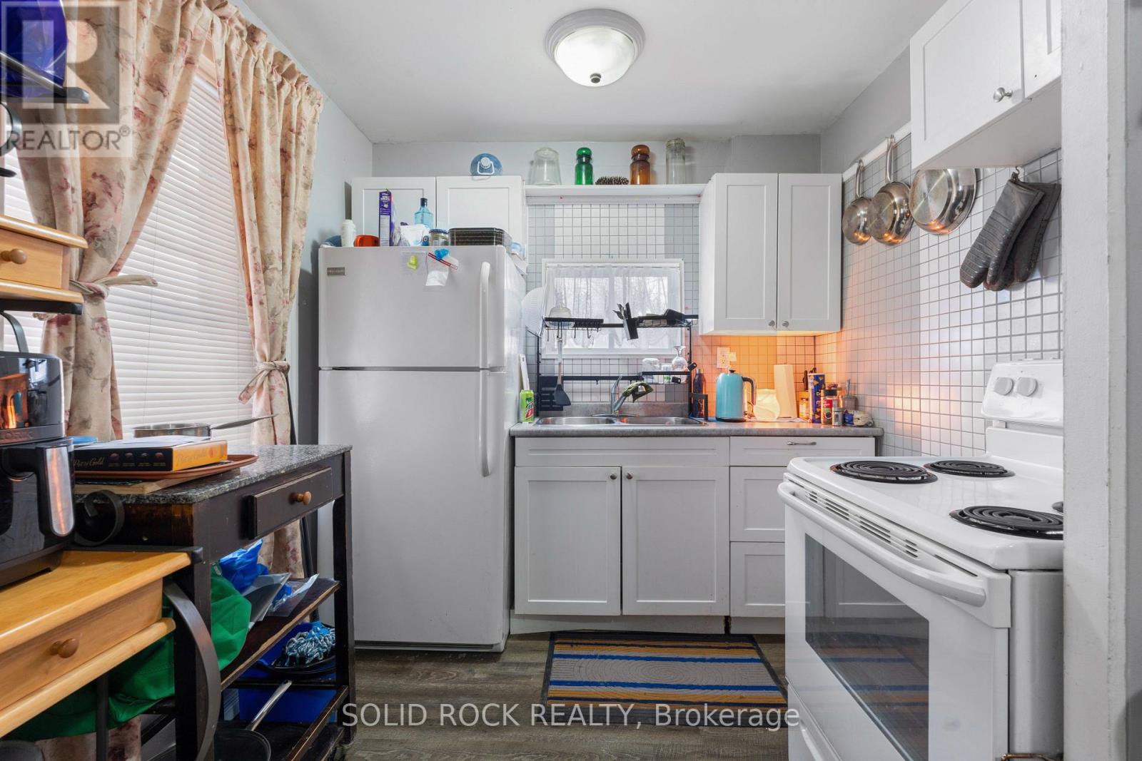308 Victoria Street N Property Photo 9