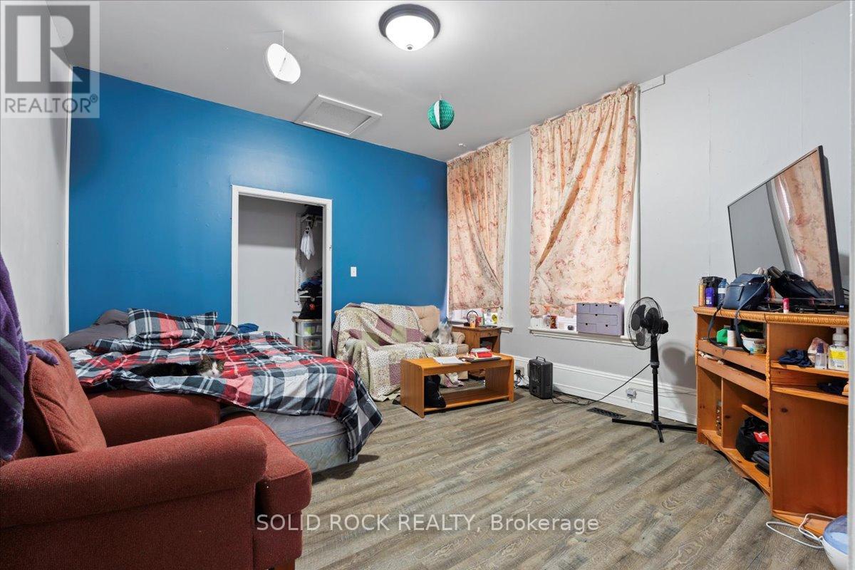 308 Victoria Street N Property Photo 11