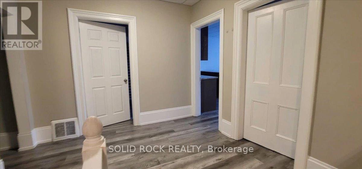 308 Victoria Street N Property Photo 14