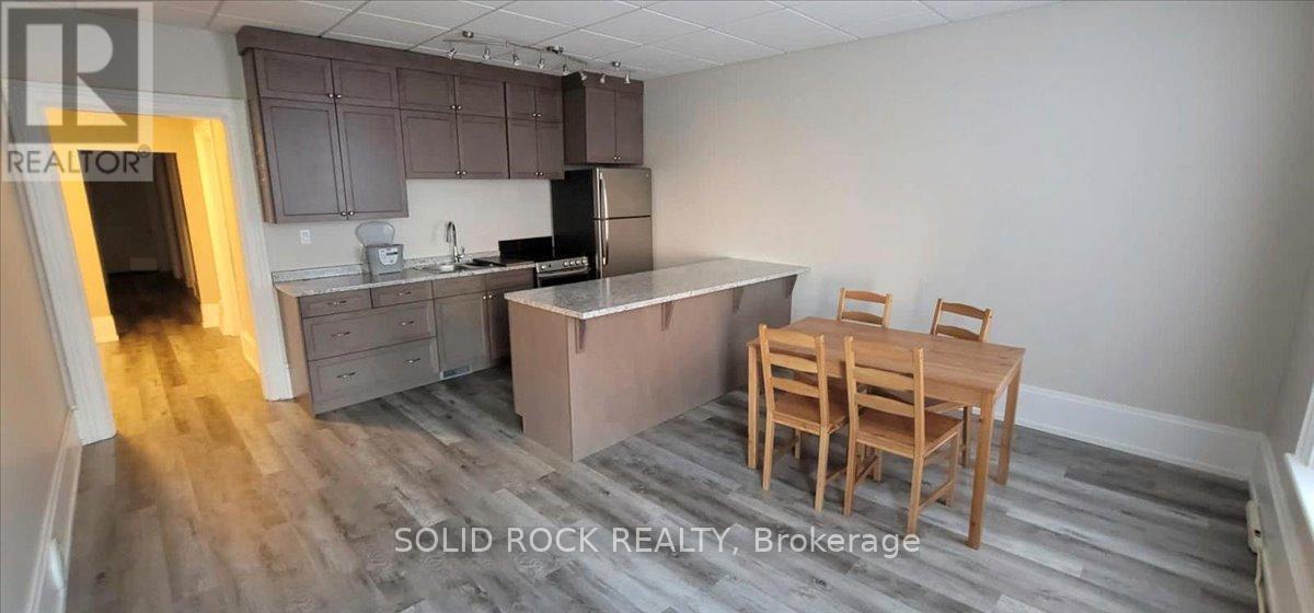 308 Victoria Street N Property Photo 16