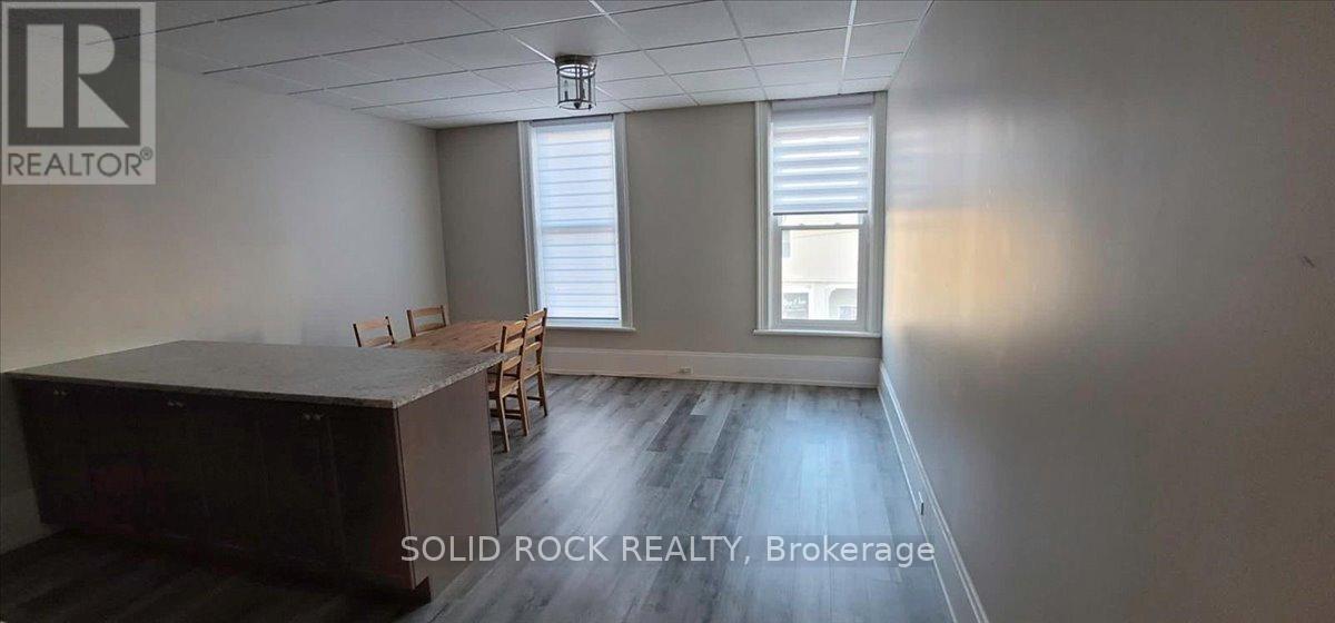 308 Victoria Street N Property Photo 18