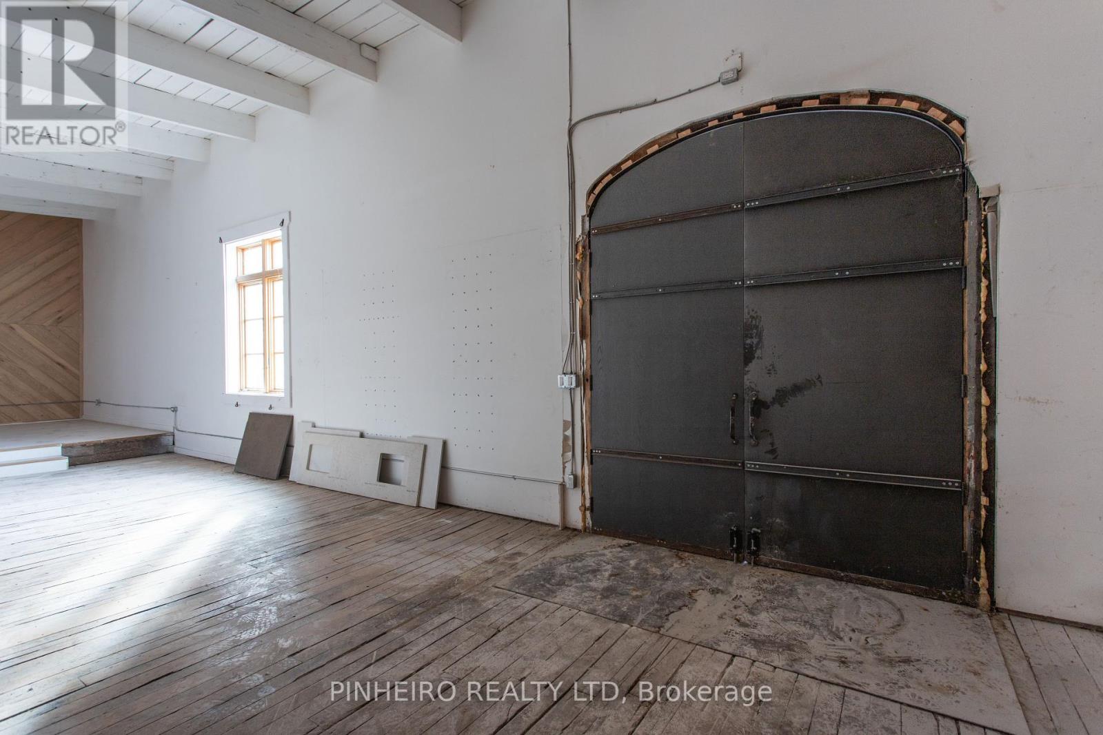 100 St George Street Property Photo 17