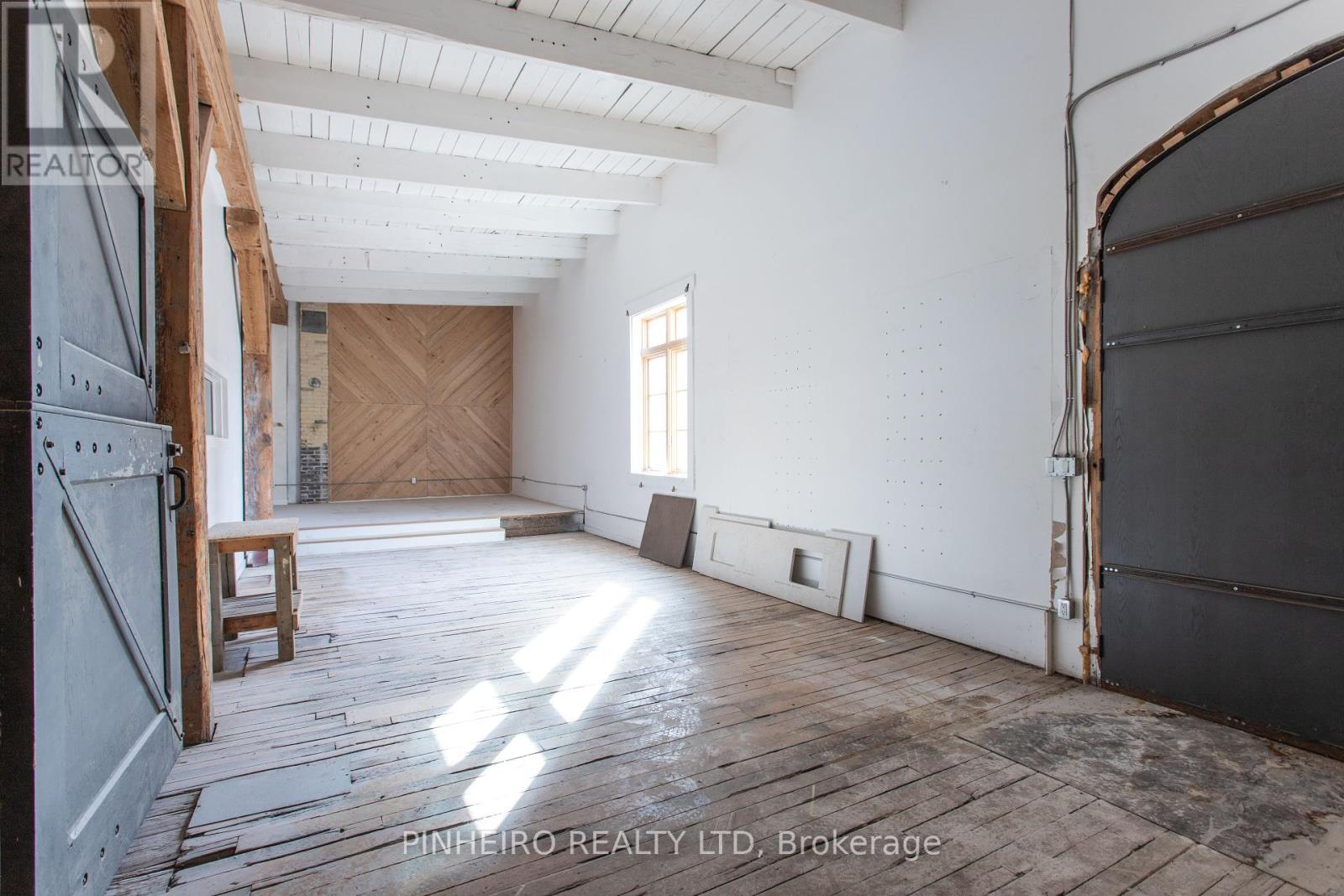 100 St George Street Property Photo 18