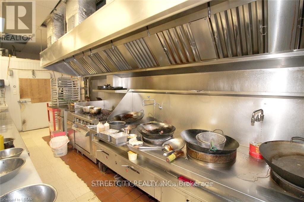 10 - 2030 Meadowgate Boulevard Property Photo 2
