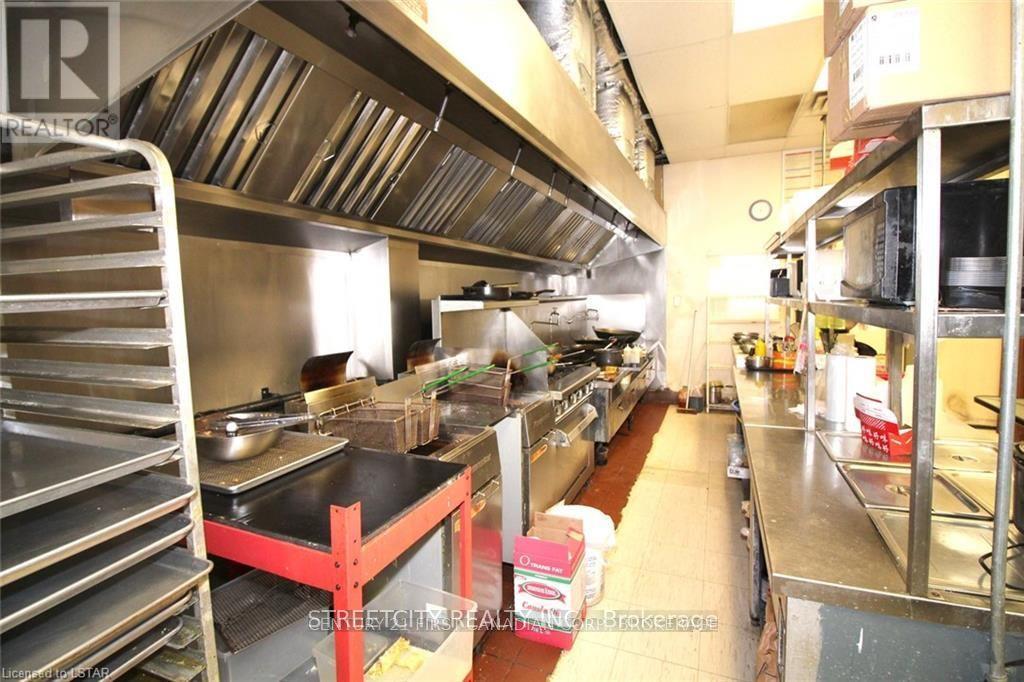 10 - 2030 Meadowgate Boulevard Property Photo 3