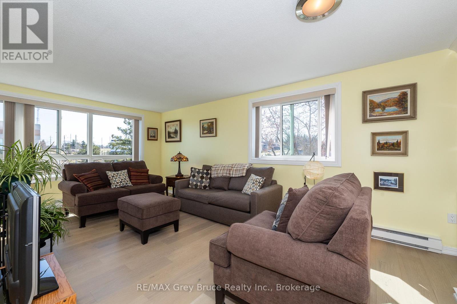 502 - 850 6TH STREET E Property Photo 1
