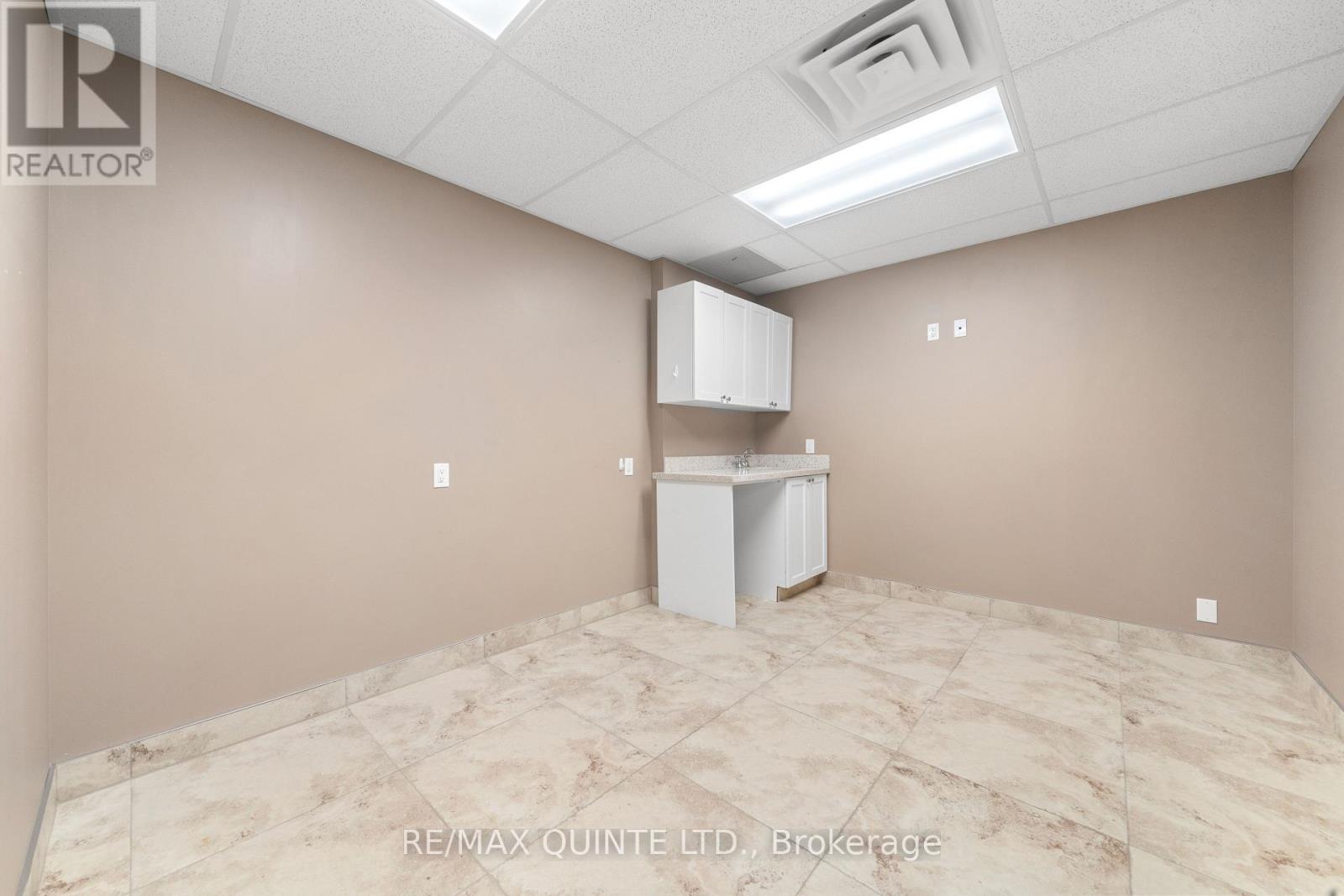 201 - 30 King Street Property Photo 10