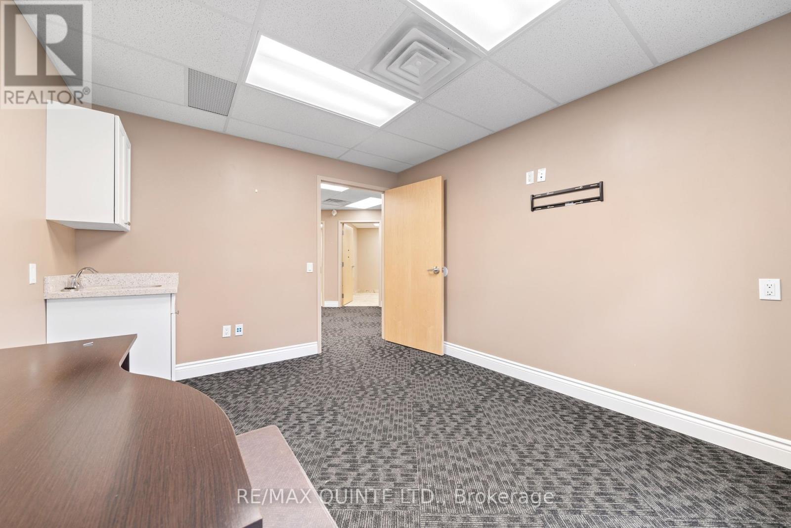 201 - 30 King Street Property Photo 16