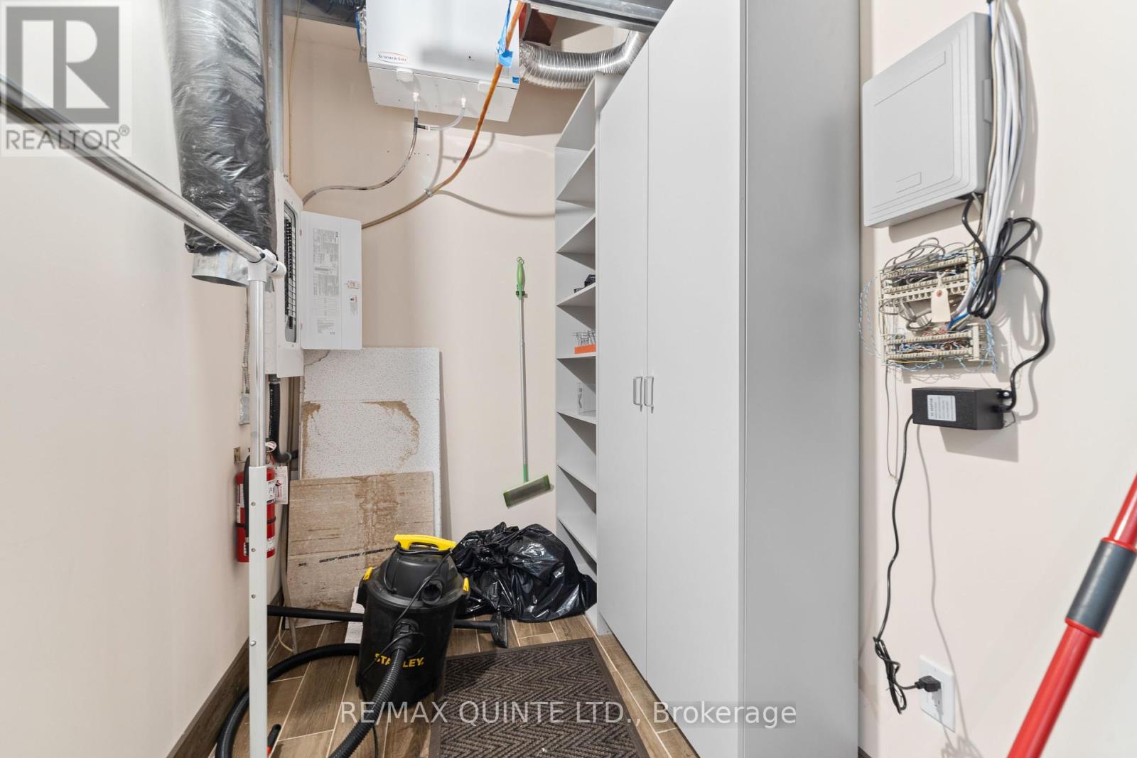 201 - 30 King Street Property Photo 21