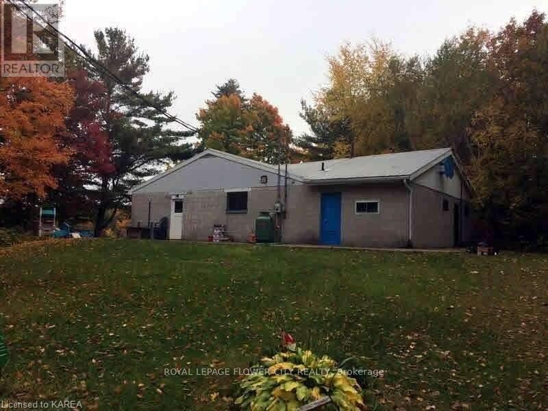 6454 Perth Rd Property Photo