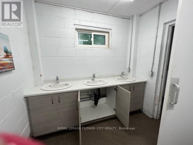 6454 Perth Rd Property Photo 3