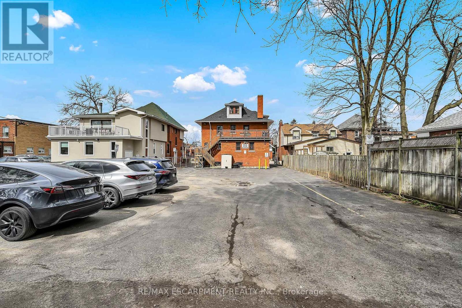 866 Main Street E Property Photo 14