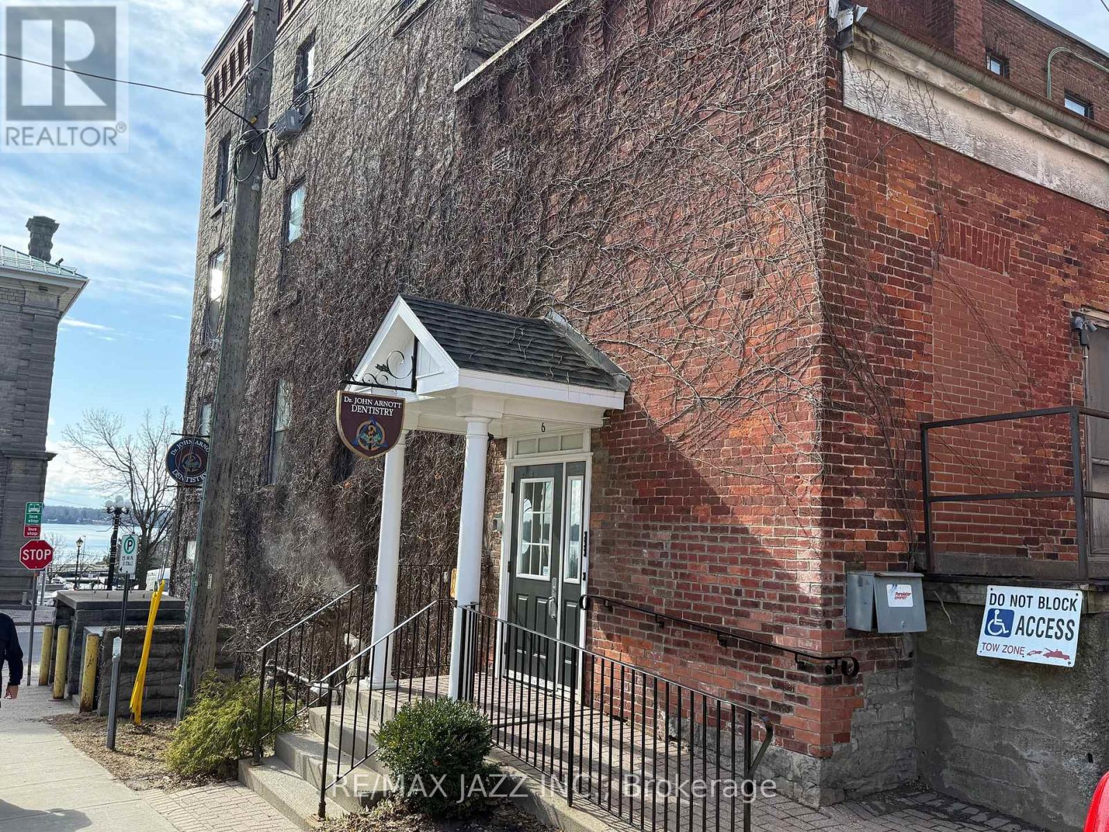 2 King Street W Property Photo 3