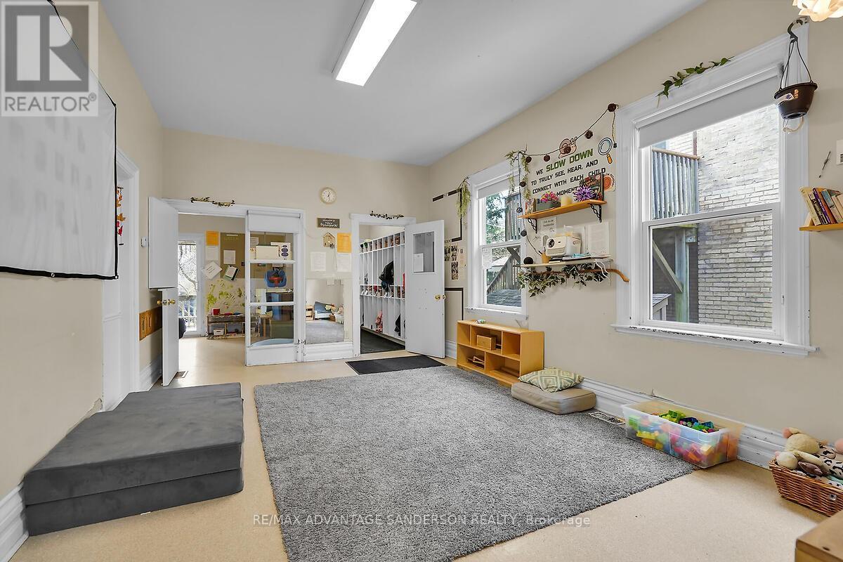 318 Piccadilly Street Property Photo 17