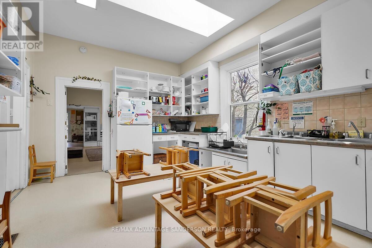 318 Piccadilly Street Property Photo 24