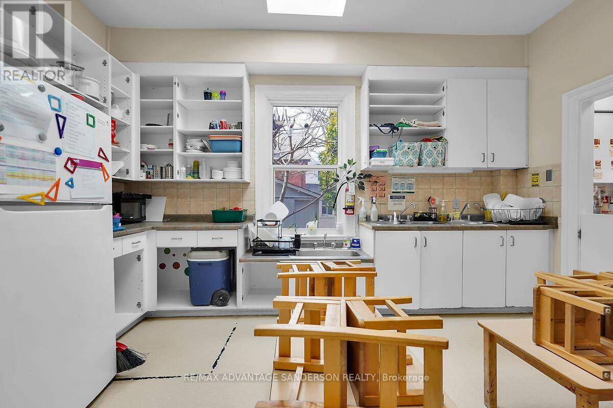 318 Piccadilly Street Property Photo 25