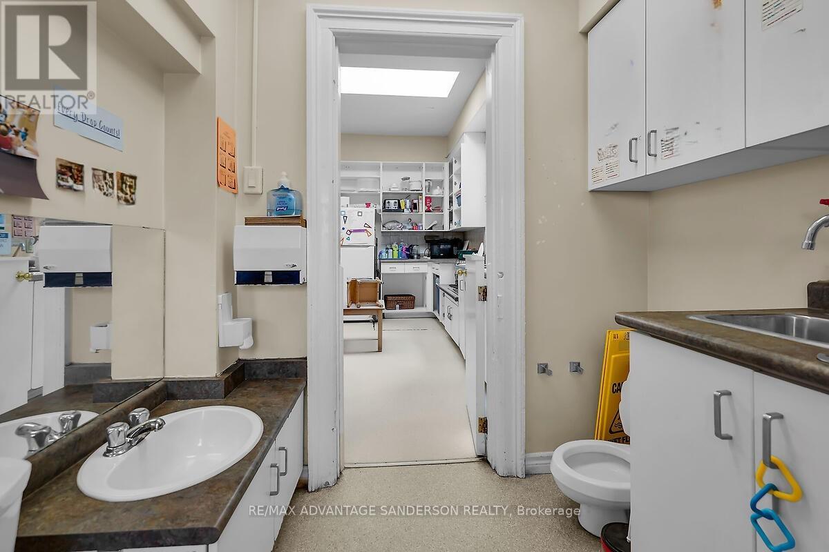 318 Piccadilly Street Property Photo 30