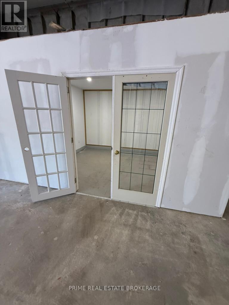 501 Bathurst Street Property Photo 6