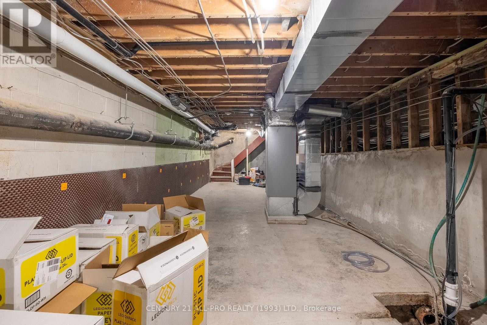 D - 79 King Street W Property Photo 39