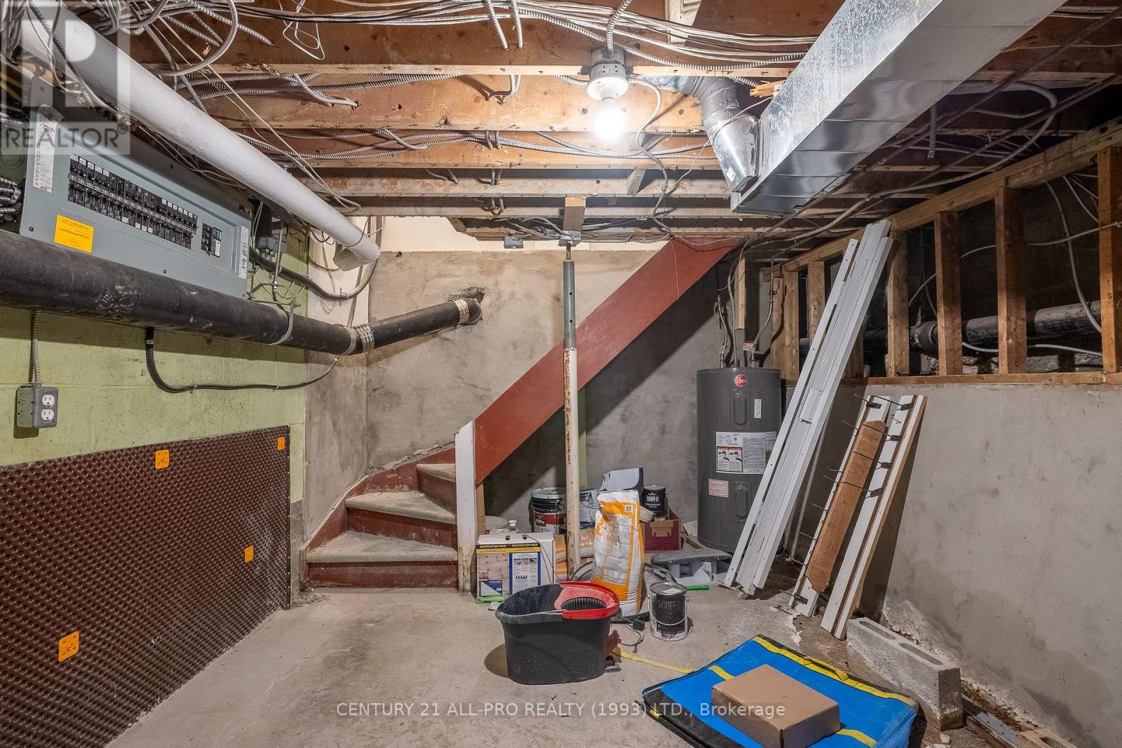 D - 79 King Street W Property Photo 40