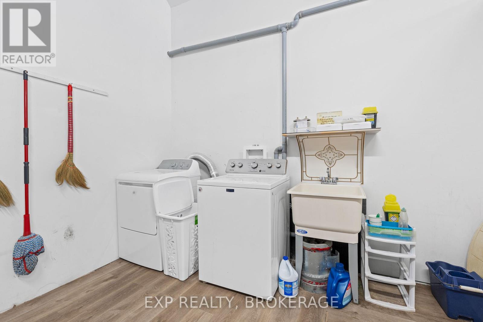 148-150 King Street W Property Photo 6