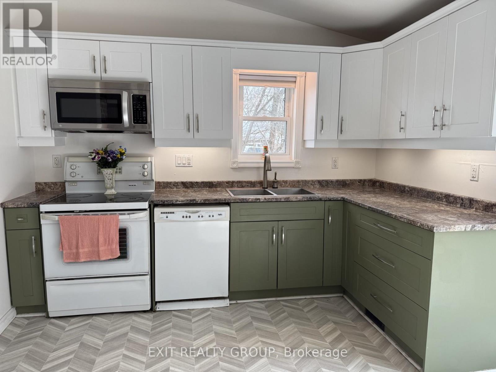 156 Henry Street Property Photo 7