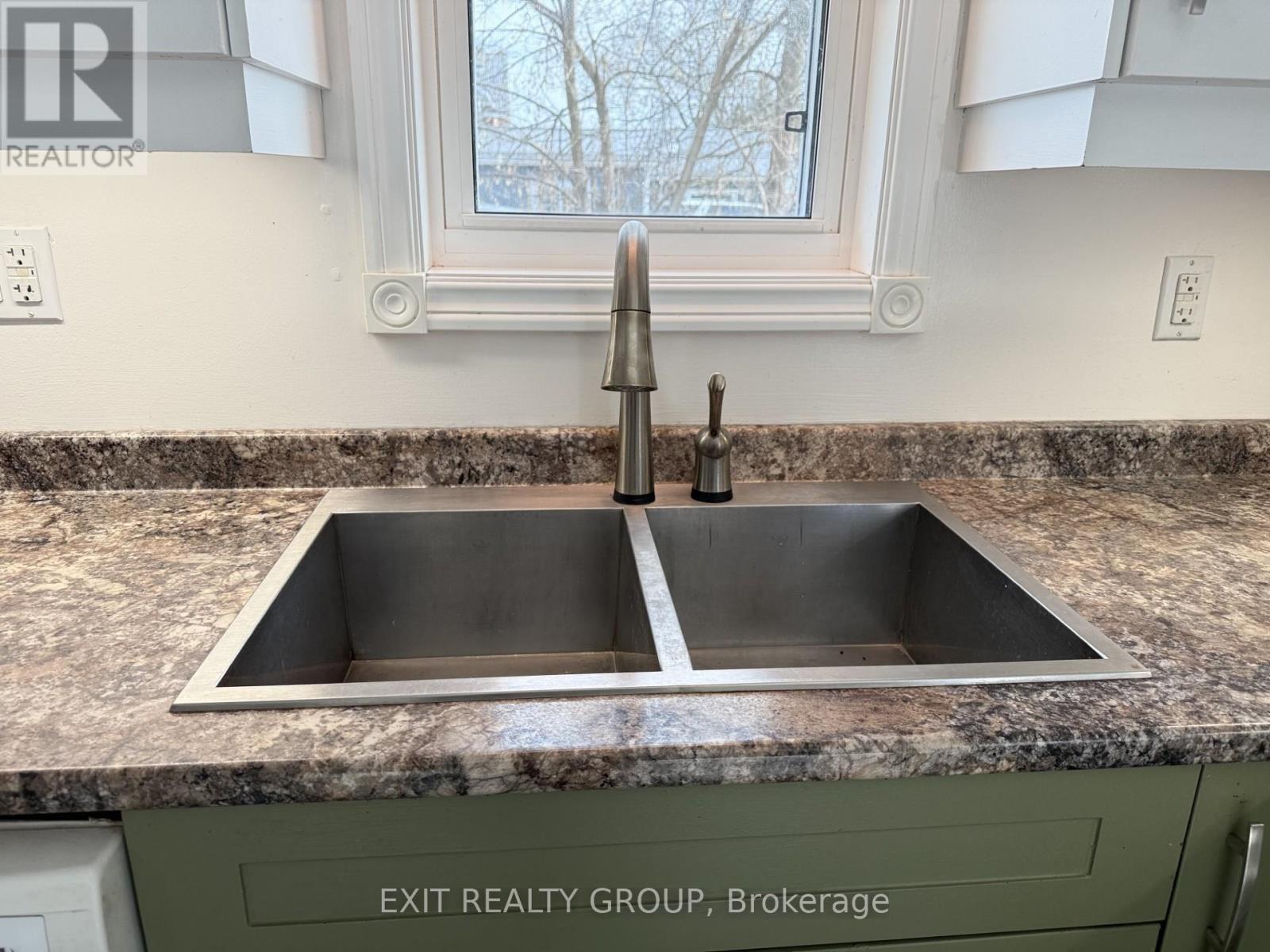 156 Henry Street Property Photo 8