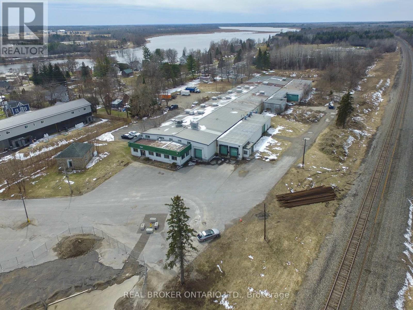 124 Grenville Way Property Photo 2