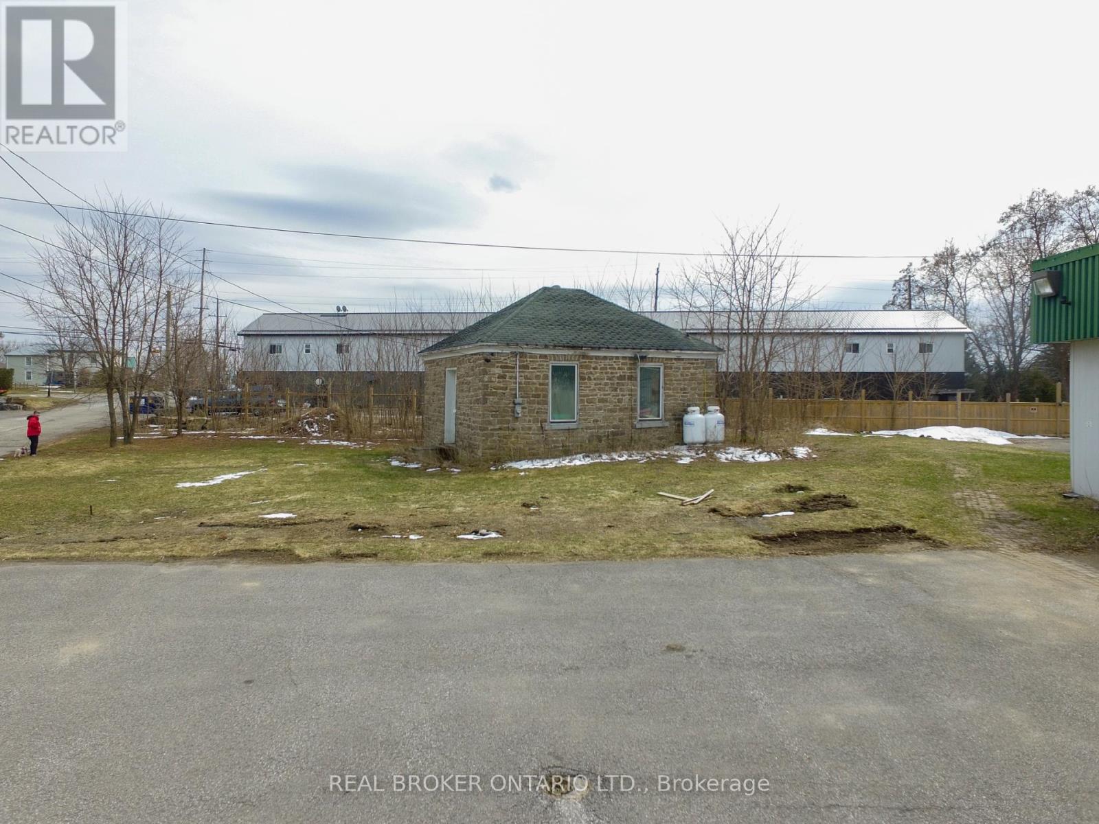 124 Grenville Way Property Photo 32