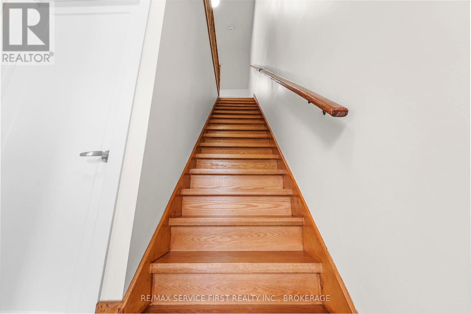 111 Wellington Street S Property Photo 19