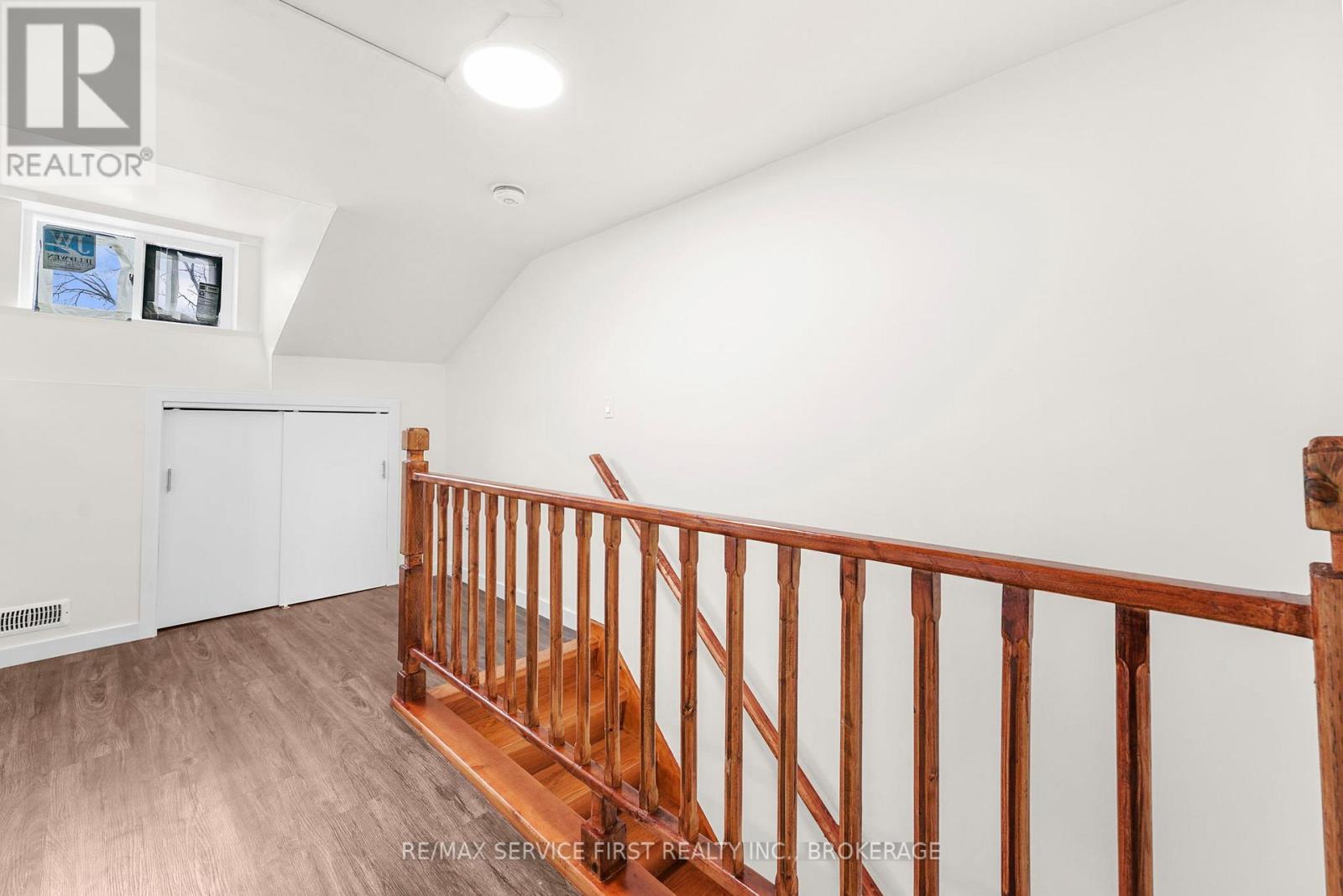 111 Wellington Street S Property Photo 20