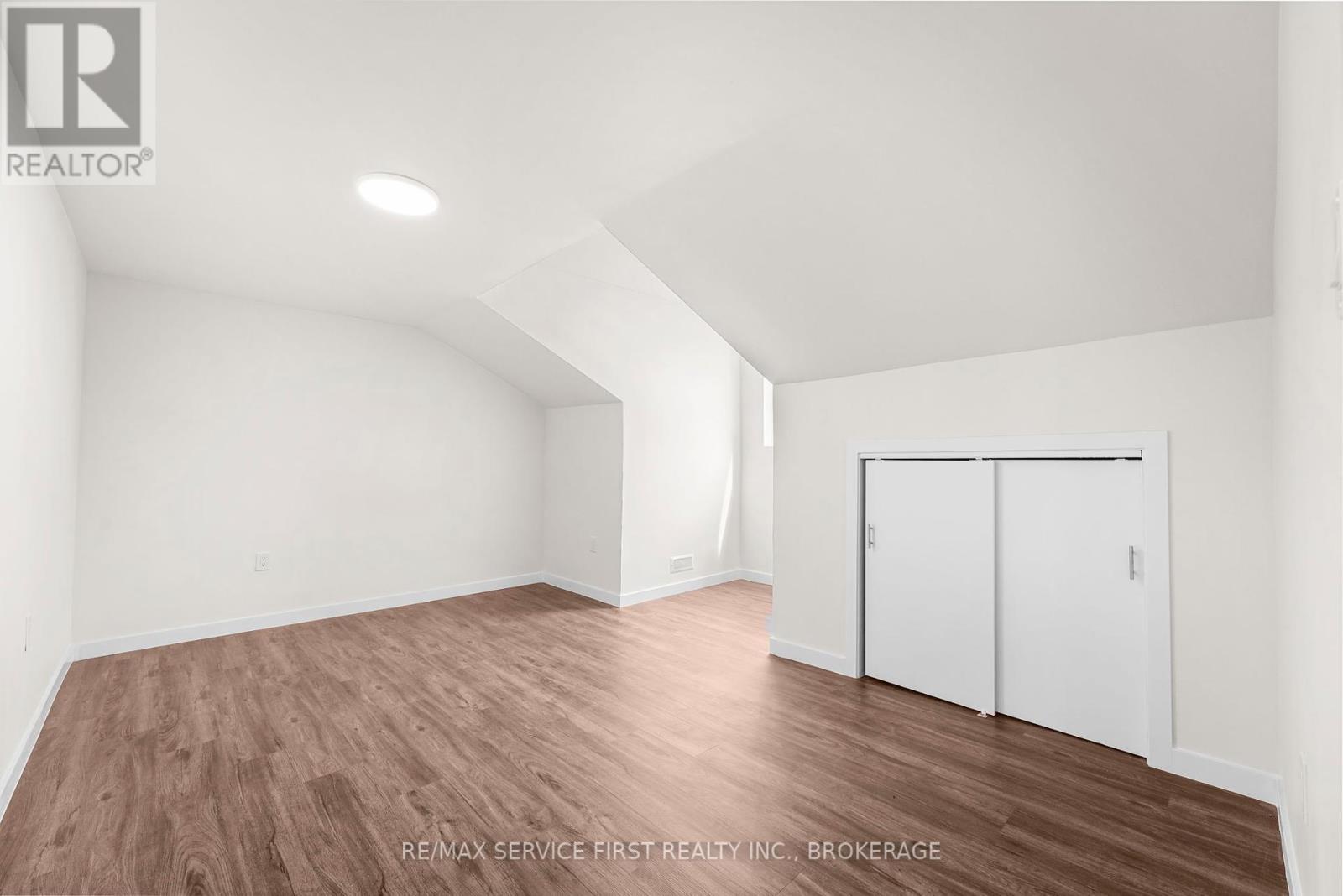 111 Wellington Street S Property Photo 22
