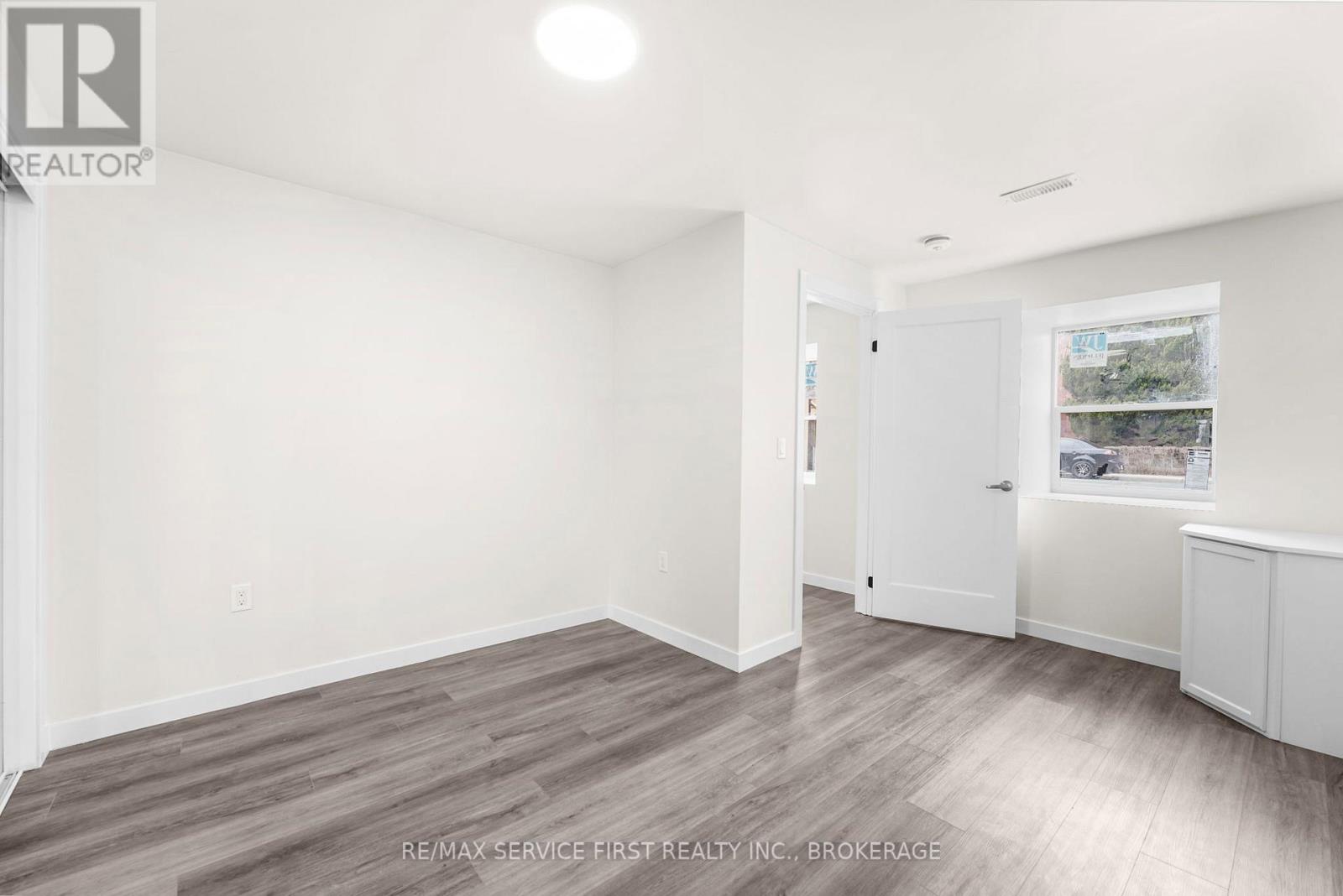 111 Wellington Street S Property Photo 29