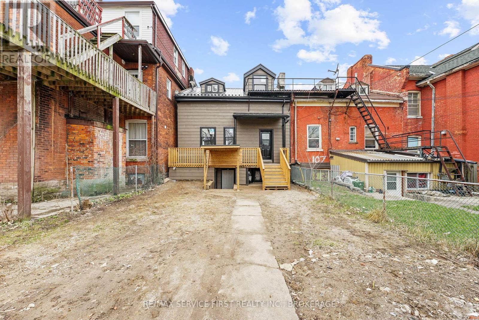 111 Wellington Street S Property Photo 39