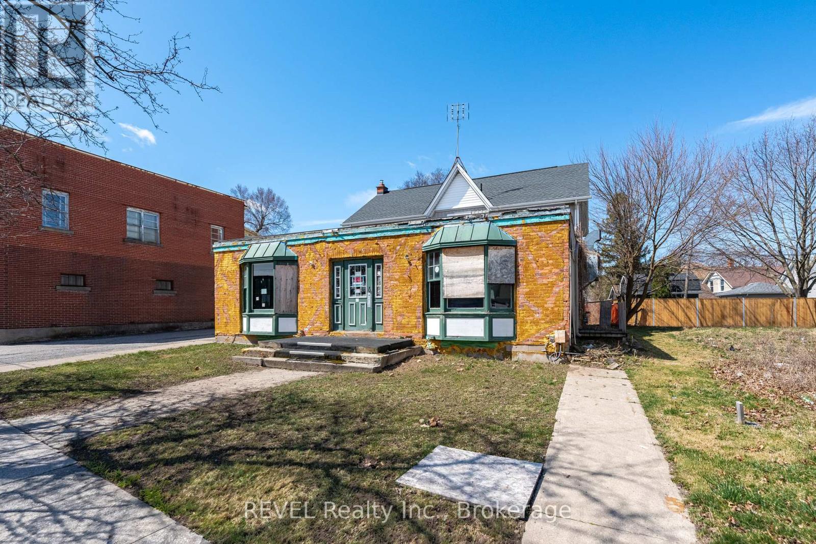 131 Niagara Street Property Photo 1