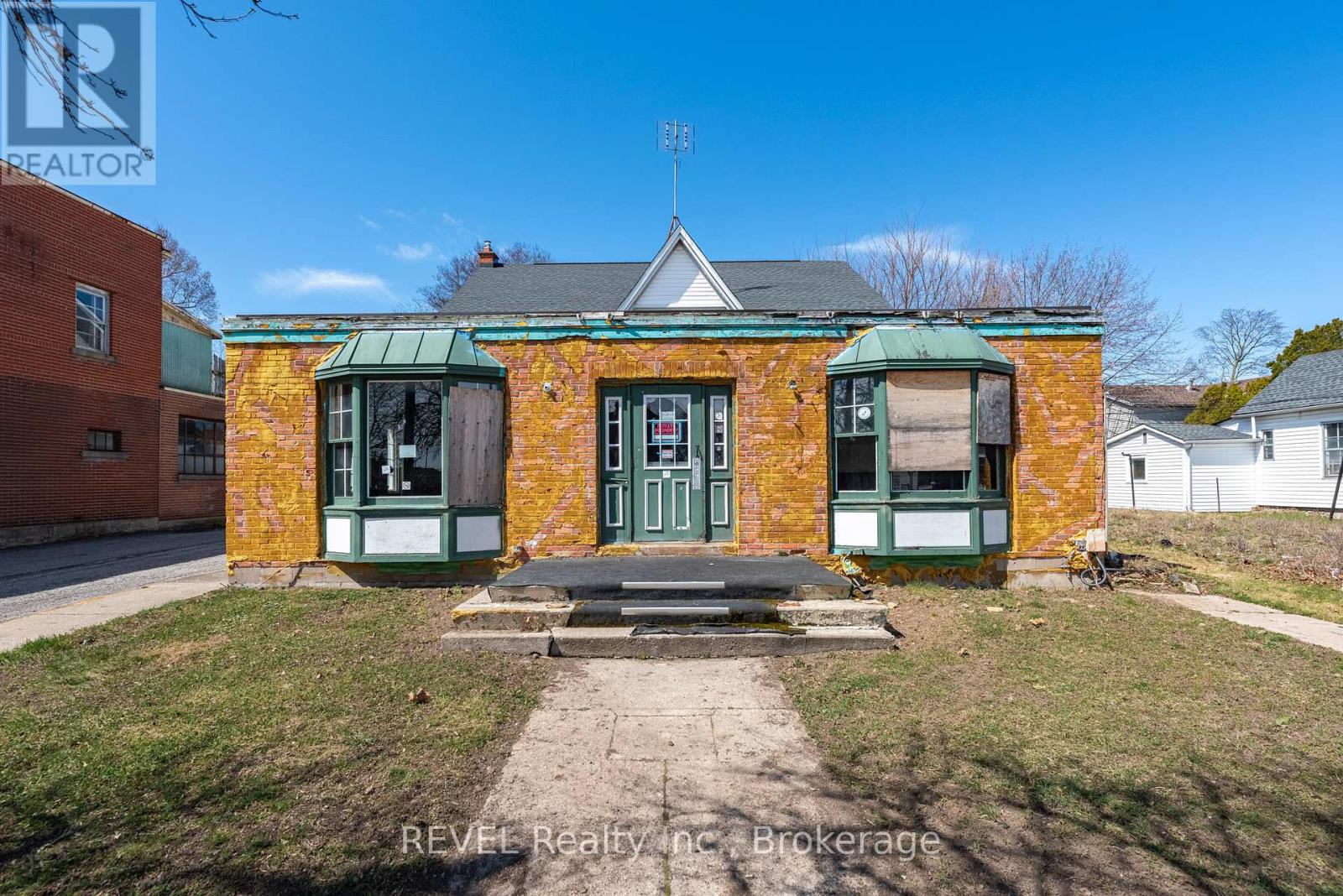 131 Niagara Street Property Photo 2