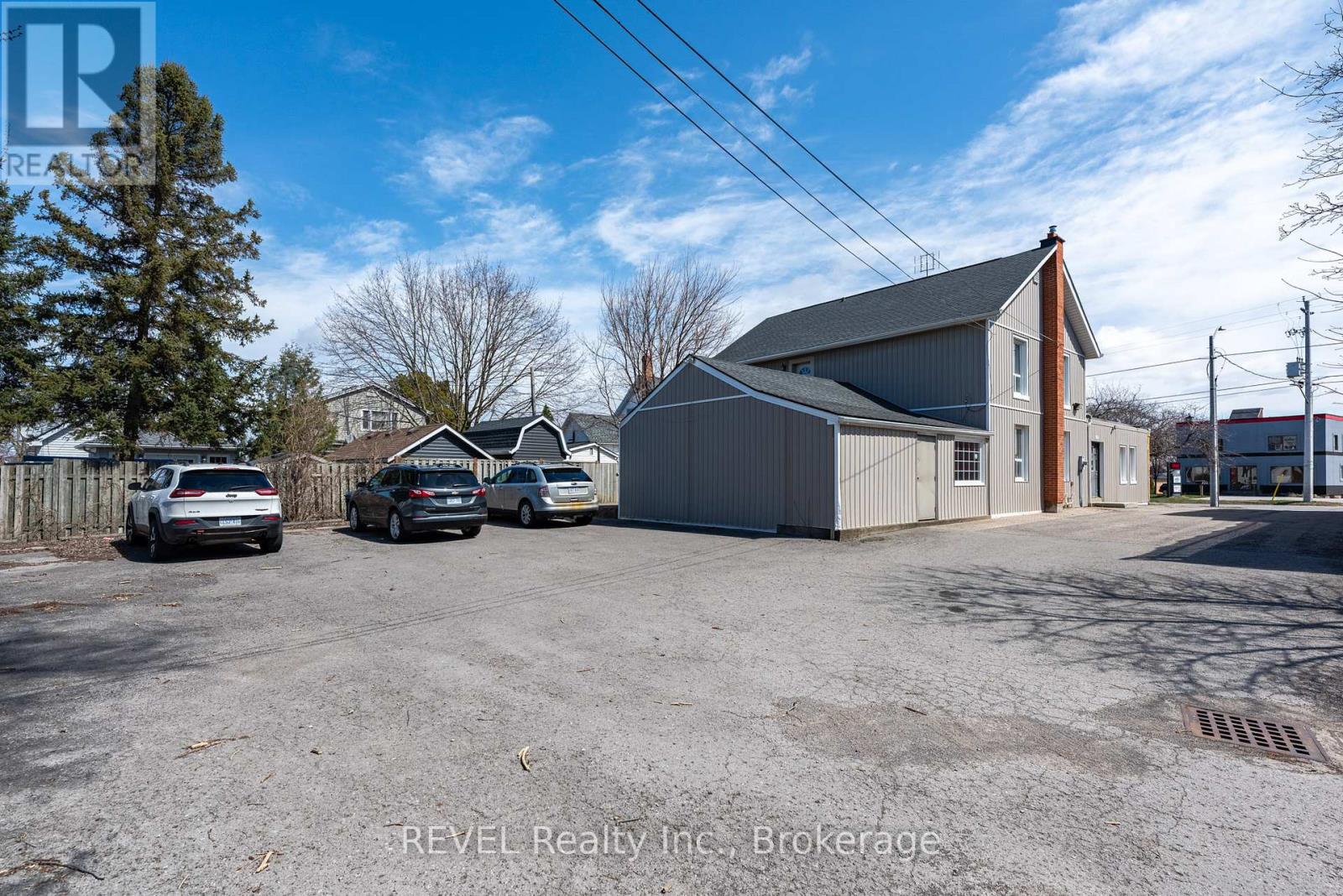 131 Niagara Street Property Photo 4