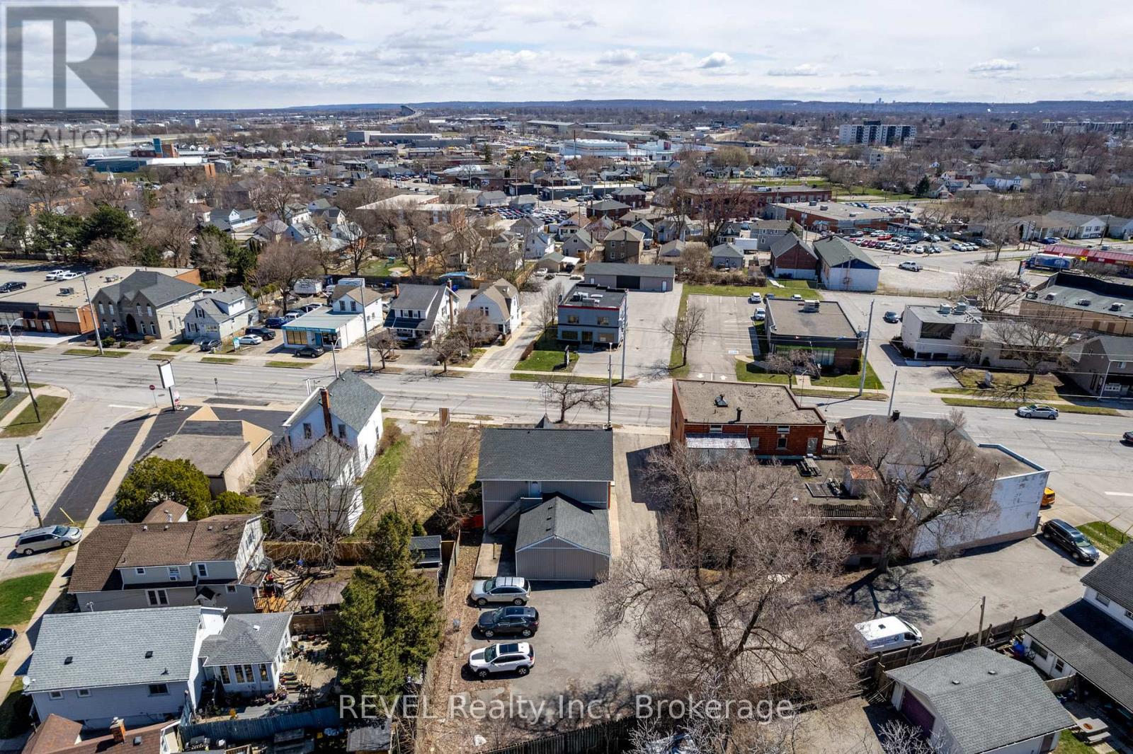 131 Niagara Street Property Photo 5