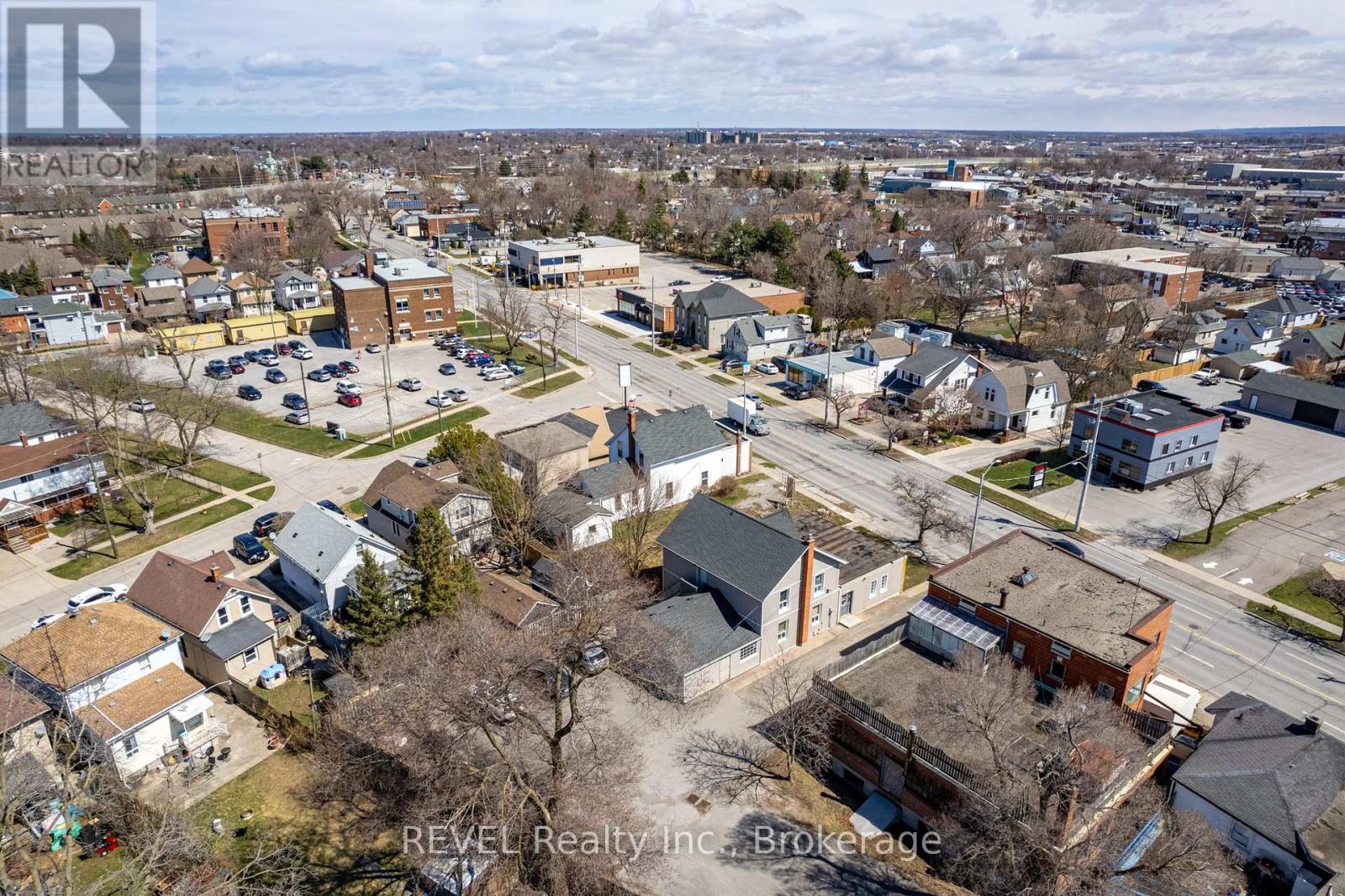 131 Niagara Street Property Photo 6