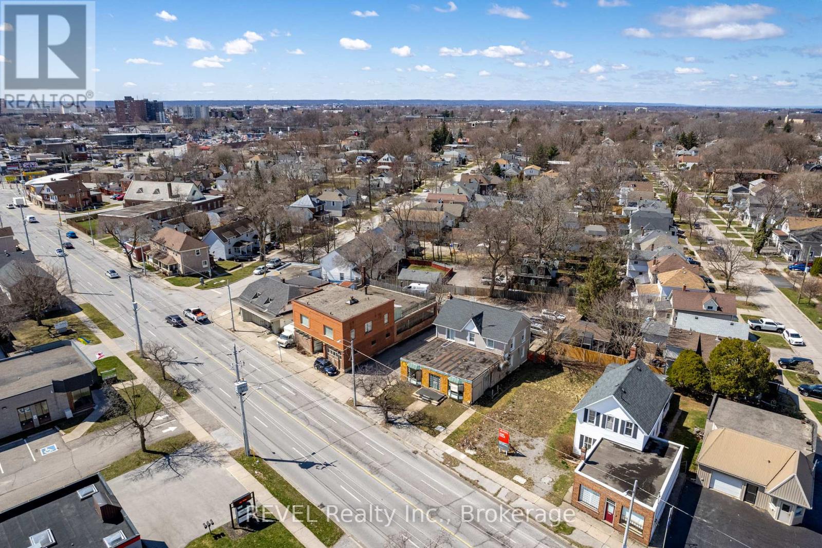 131 Niagara Street Property Photo 9
