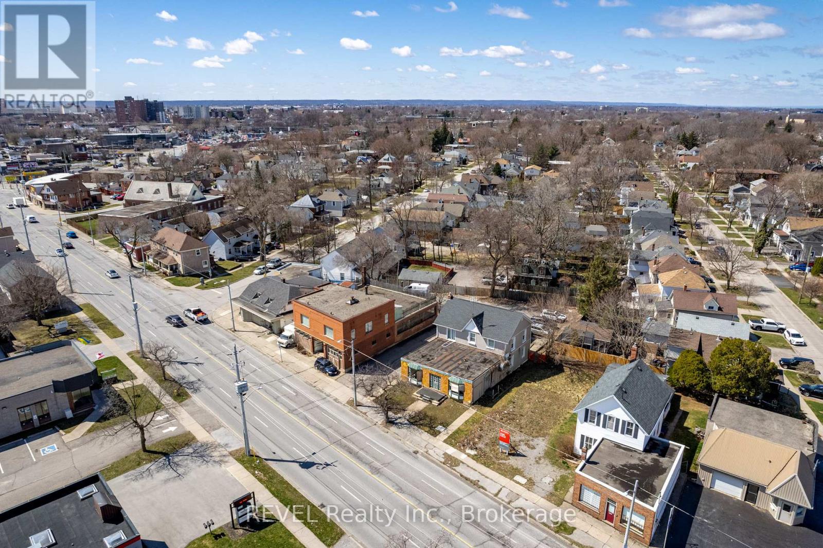 131 Niagara Street Property Photo 10
